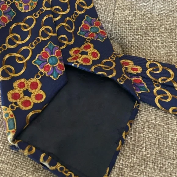 CHANEL Blue and Gold Patterned Tie - Picture 11 of 11